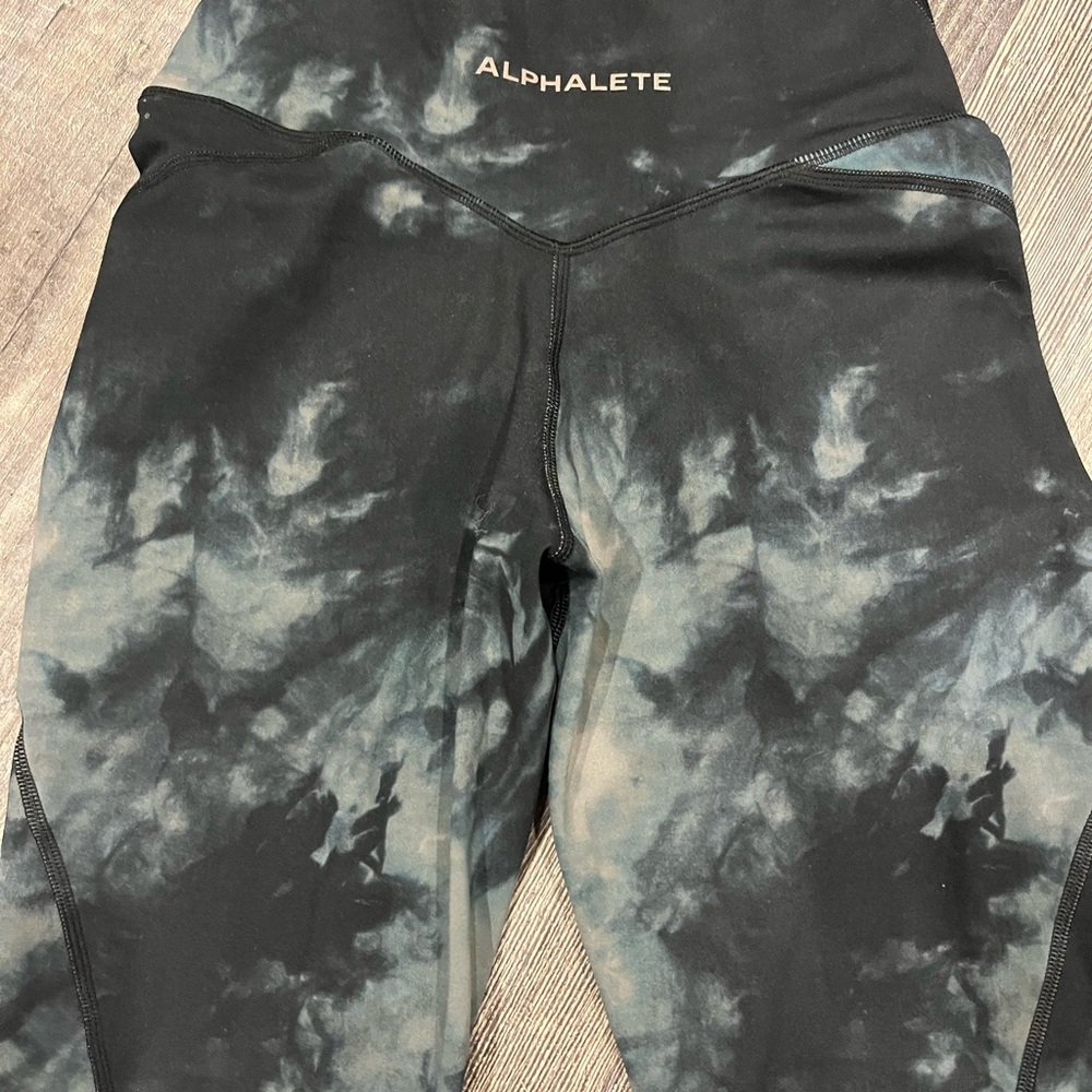 Alphalete Leggings - Black and Gray Tie-Dye